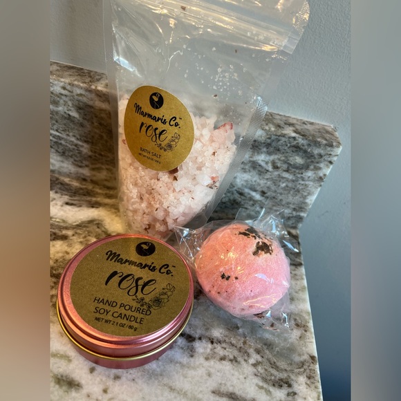 NEW Marmaris Rose 3-piece set 2.1 oz candle in tin, 8.8 oz bath salts & bathbomb - Picture 4 of 4